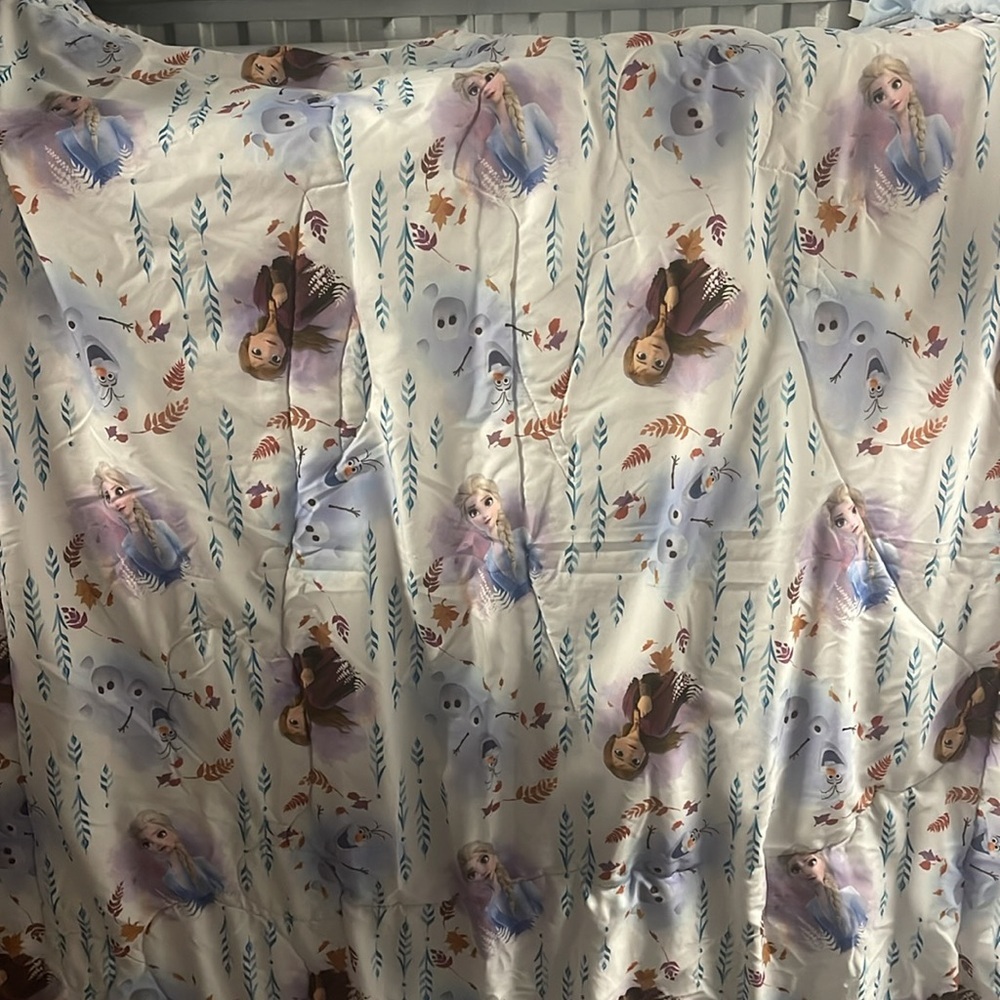 Disney Frozen Toddler 2 Piece Bed Set Reversible Comforter Flat Sheet - Picture 8 of 8